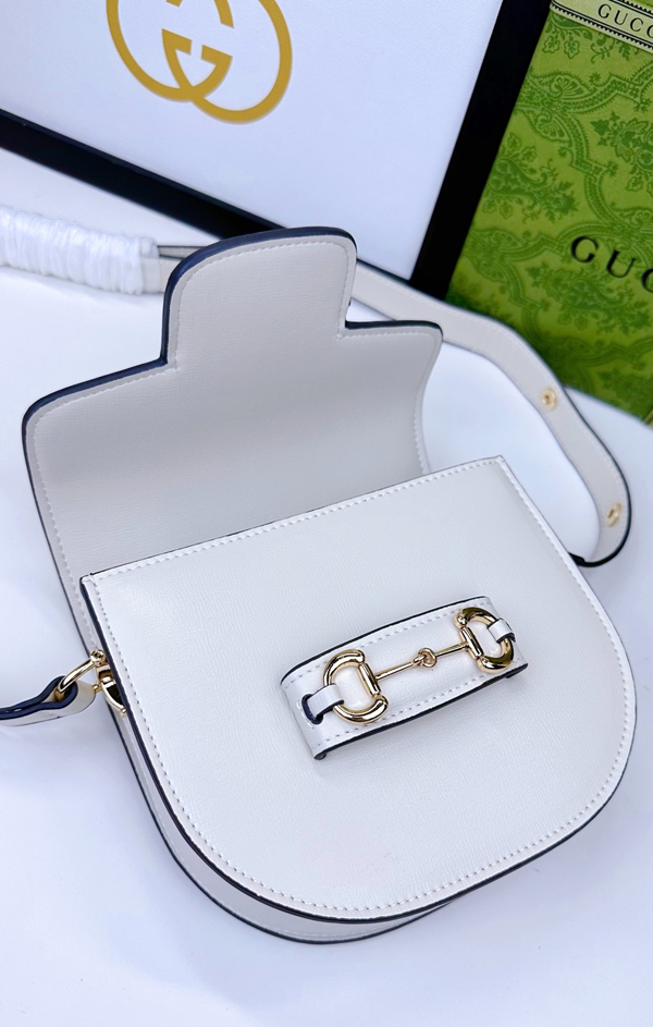 激安グッチバッグコピー着用イメージ